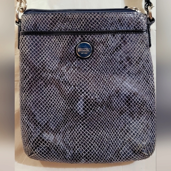 💙RARE💙 Authentic Snakeprint Messenger Crossbody Shoulder Bag - Picture 1 of 15